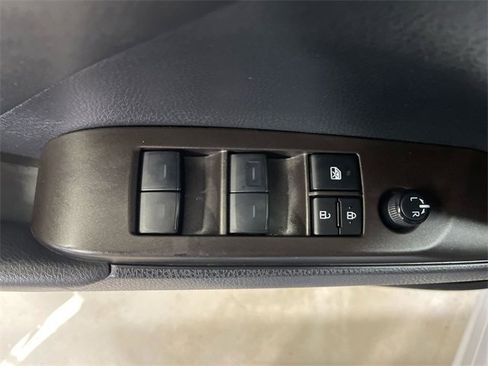 Used 2023 Toyota Camry SE image 13