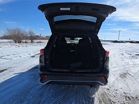 Used 2021 Toyota Highlander XSE image 28