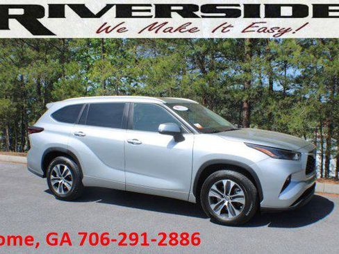 Certified 2024 Toyota Highlander XLE image 1