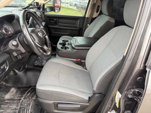 Used 2020 RAM 5500 Tradesman w/ Safety Group image 19