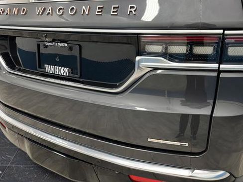 Used 2022 Jeep Grand Wagoneer Series III w/ Rear Seat Video Group 1 AWD/4WD image 46