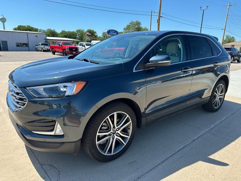 Used 2024 Ford Edge Titanium w/ Class II Trailer Tow Package image 1