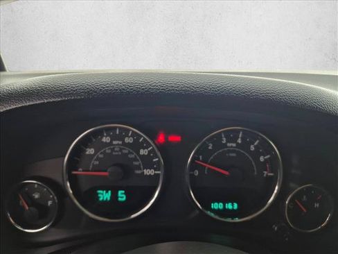 Used 2012 Jeep Wrangler Unlimited Rubicon w/ Connectivity Group AWD/4WD image 10