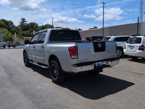 Used 2010 Nissan Titan SE w/ SE Value Truck Pkg AWD/4WD image 6