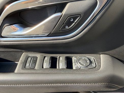 Used 2023 Chevrolet Suburban Premier image 12