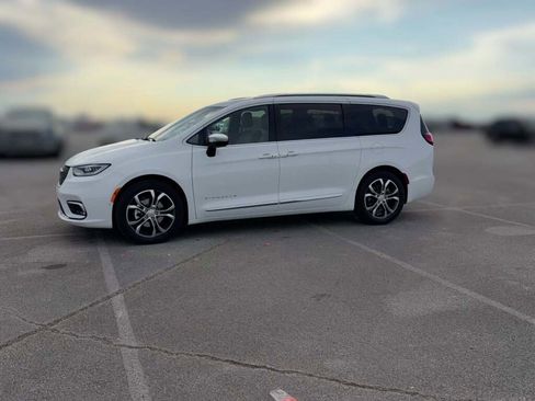 New 2026 Chrysler Pacifica Pinnacle image 5