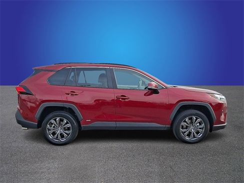 Used 2024 Toyota RAV4 XLE Premium image 4