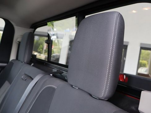 Used 2023 Nissan Titan SV image 34