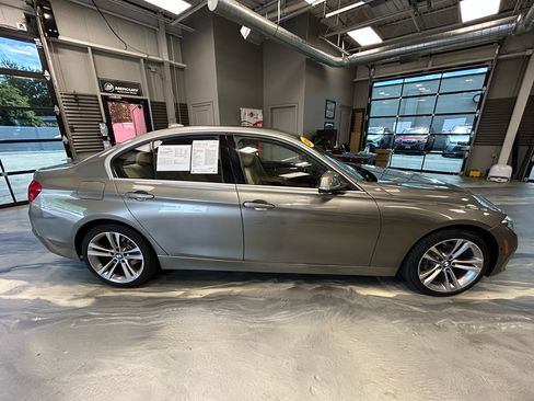Used 2018 BMW 330i xDrive Sedan AWD/4WD image 29