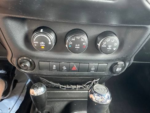 Used 2014 Jeep Wrangler Unlimited Sahara w/ Connectivity Group AWD/4WD image 18