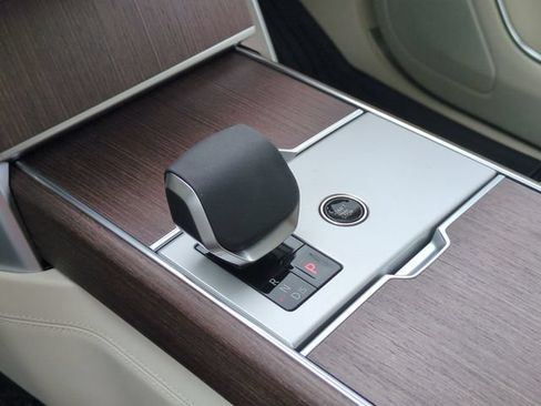 New 2026 Land Rover Range Rover Long Wheelbase SE AWD/4WD image 9