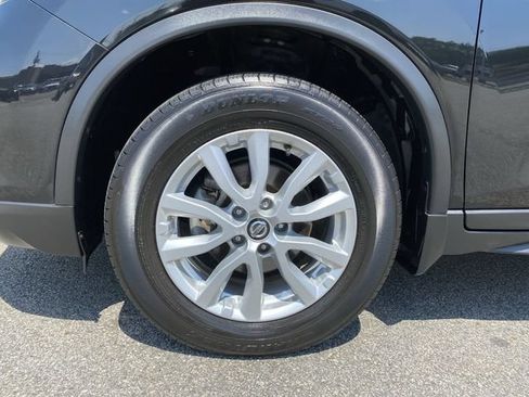 Used 2018 Nissan Rogue SV w/ Sun & Sound Touring Package AWD/4WD image 10