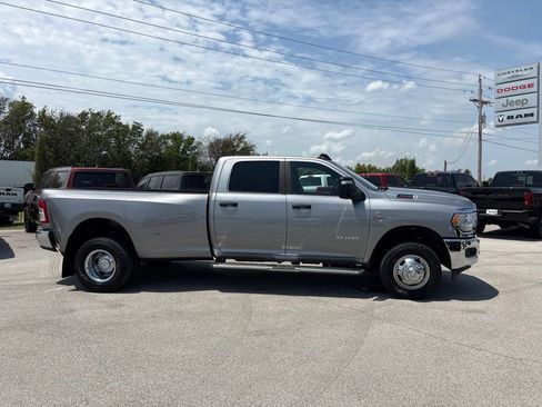 Used 2024 RAM 3500 Big Horn AWD/4WD image 35