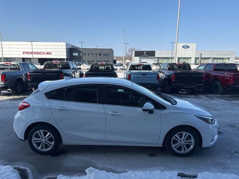 Used 2018 Chevrolet Cruze LT w/ Convenience Package image 5