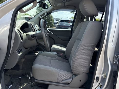 Used 2017 Nissan Frontier SV w/ SV Value Truck Package RWD image 13