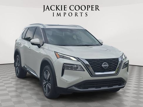 Used 2023 Nissan Rogue SL w/ SL Premium Package FWD image 3