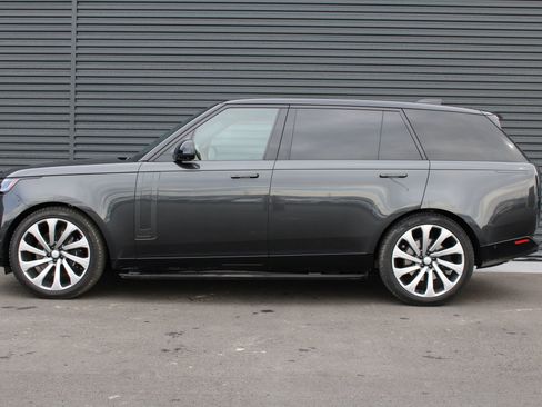 Used 2025 Land Rover Range Rover Long Wheelbase Autobiography image 9