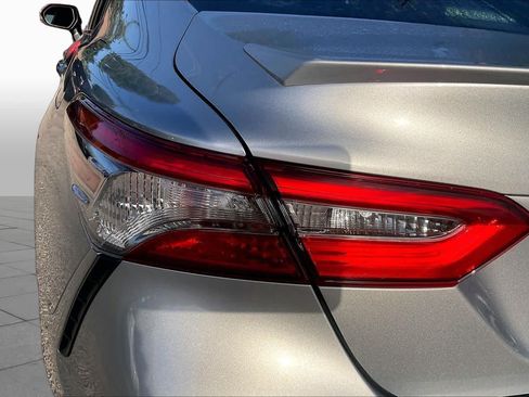 Used 2018 Toyota Camry SE FWD image 28
