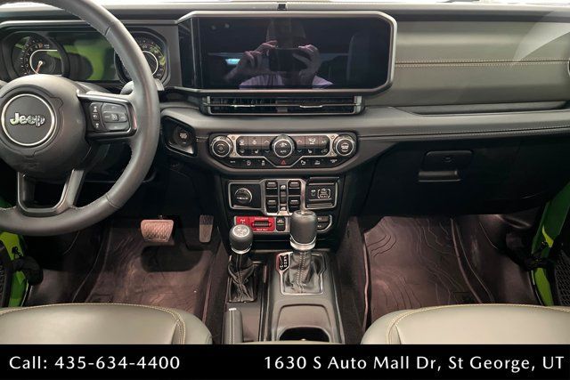 Used 2025 Jeep Gladiator Mojave AWD/4WD image 13