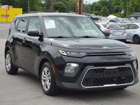 Used 2020 Kia Soul LX FWD image 2