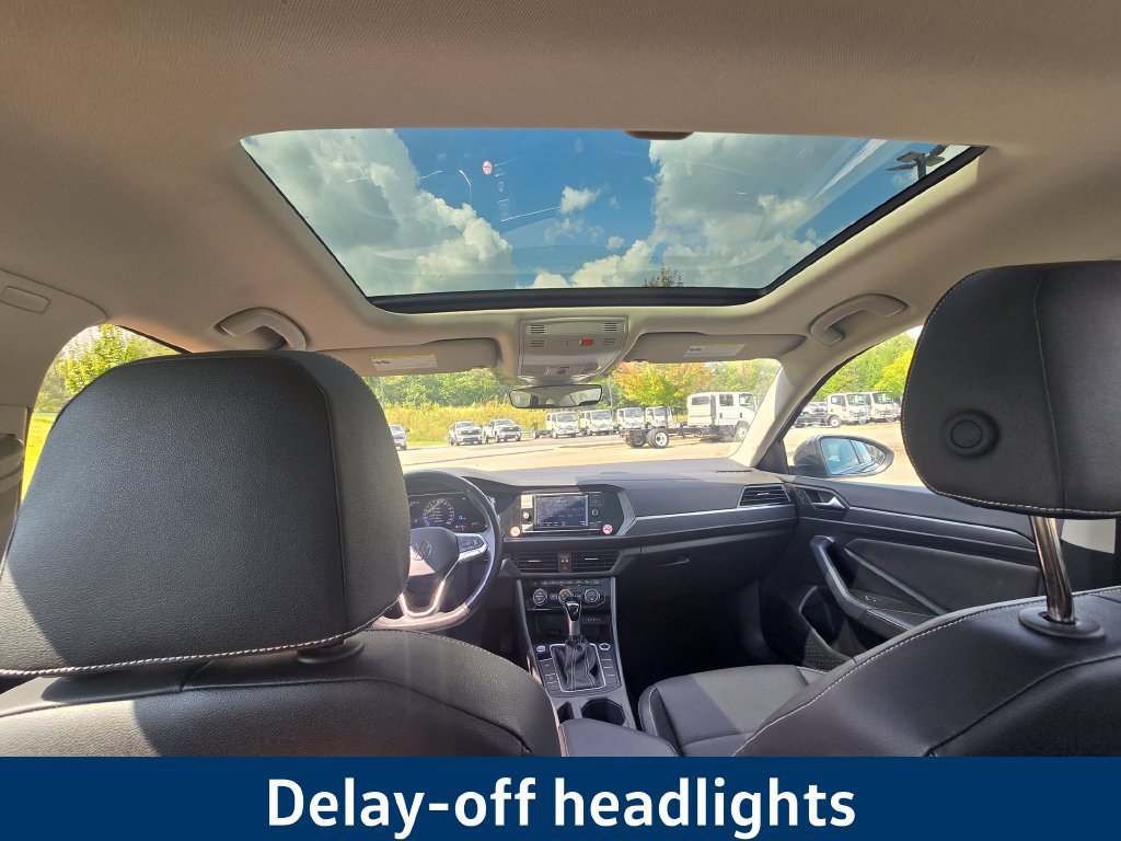 Used 2024 Volkswagen Jetta SE FWD image 15