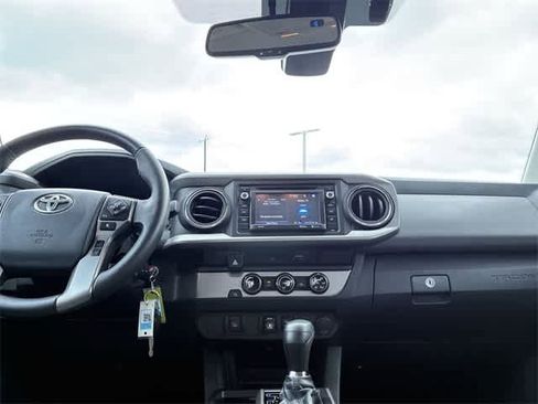 Used 2018 Toyota Tacoma SR5 image 28