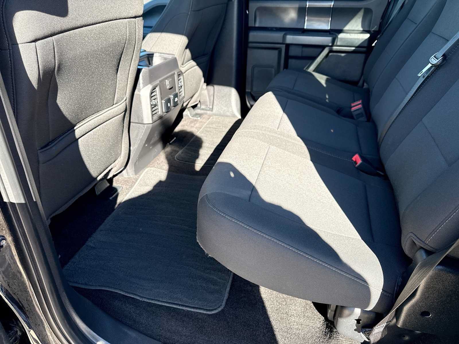 Used 2018 Ford F150 XLT w/ Equipment Group 302A Luxury AWD/4WD image 18