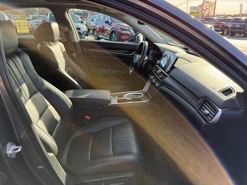 Used 2022 Honda Accord Touring image 27