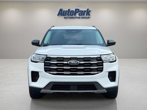 Used 2025 Ford Explorer Active AWD/4WD image 2