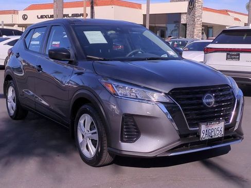 Used 2022 Nissan Kicks S image 3