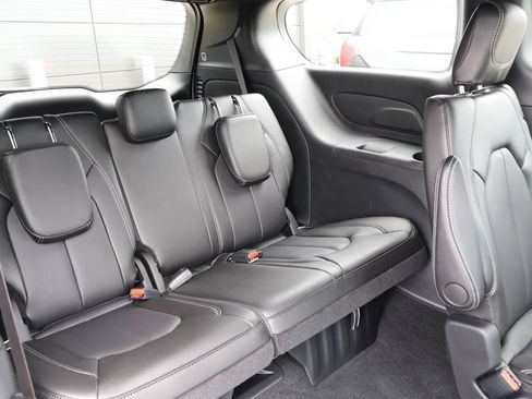 New 2027 Chrysler Pacifica LX FWD image 11