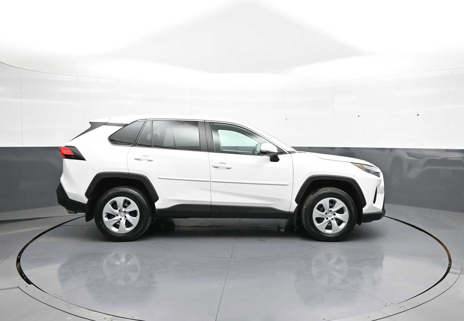 Certified 2023 Toyota RAV4 LE AWD/4WD image 5