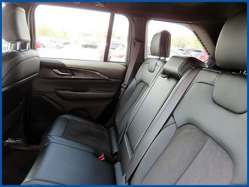Certified 2023 Jeep Grand Cherokee Altitude AWD/4WD image 11