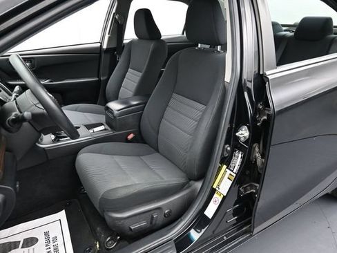 Used 2017 Toyota Camry LE FWD image 11