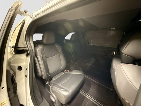 Used 2021 Toyota Sienna XSE image 29