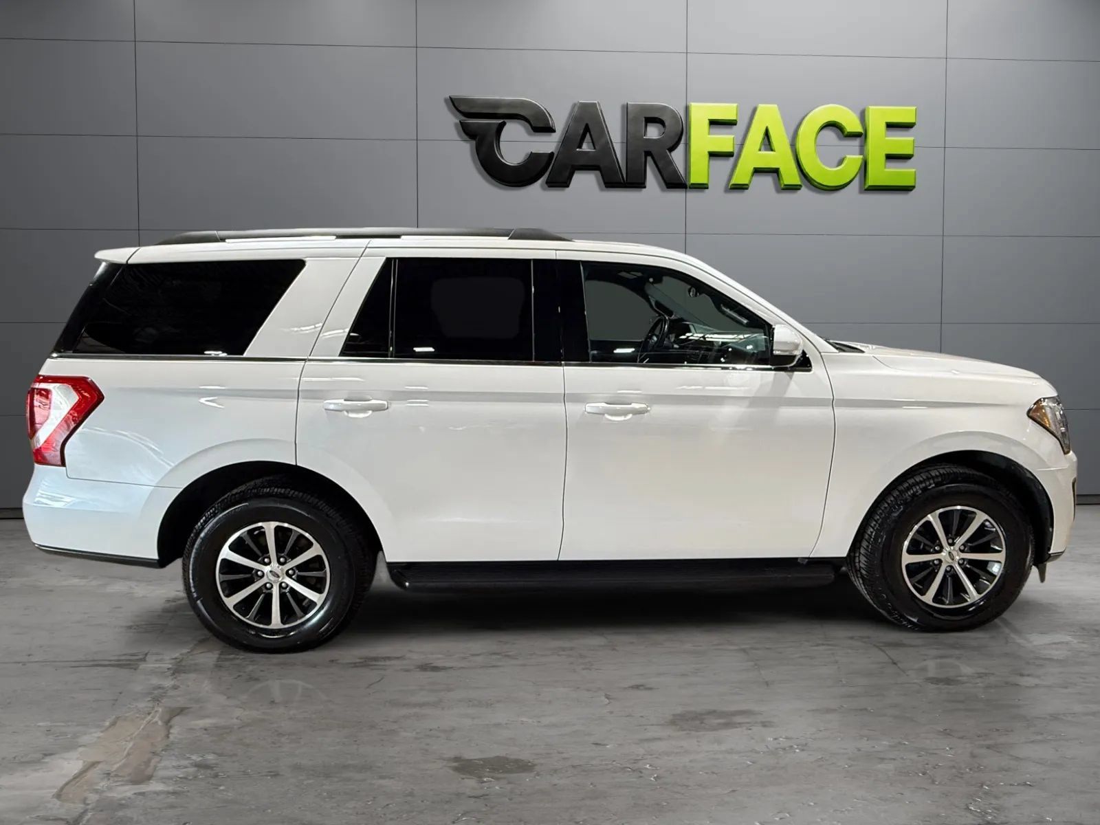 Used 2018 Ford Expedition XLT w/ Equipment Group 201A AWD/4WD image 14