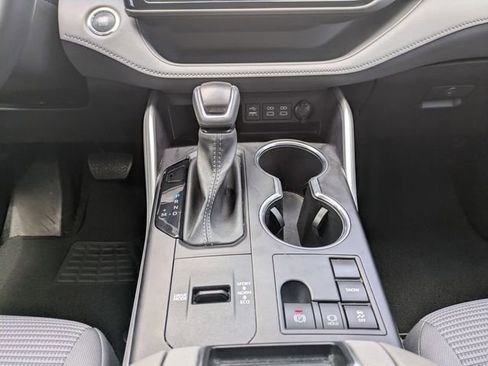 Used 2023 Toyota Highlander LE FWD image 21