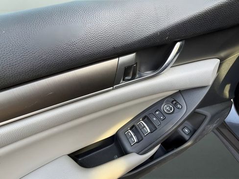 Used 2019 Honda Accord LX image 11