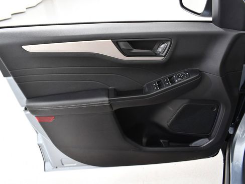 Used 2022 Ford Escape SE w/ Cold Weather Package image 25