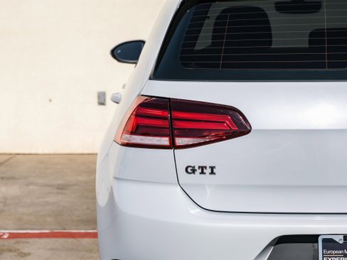 Used 2020 Volkswagen GTI SE image 45
