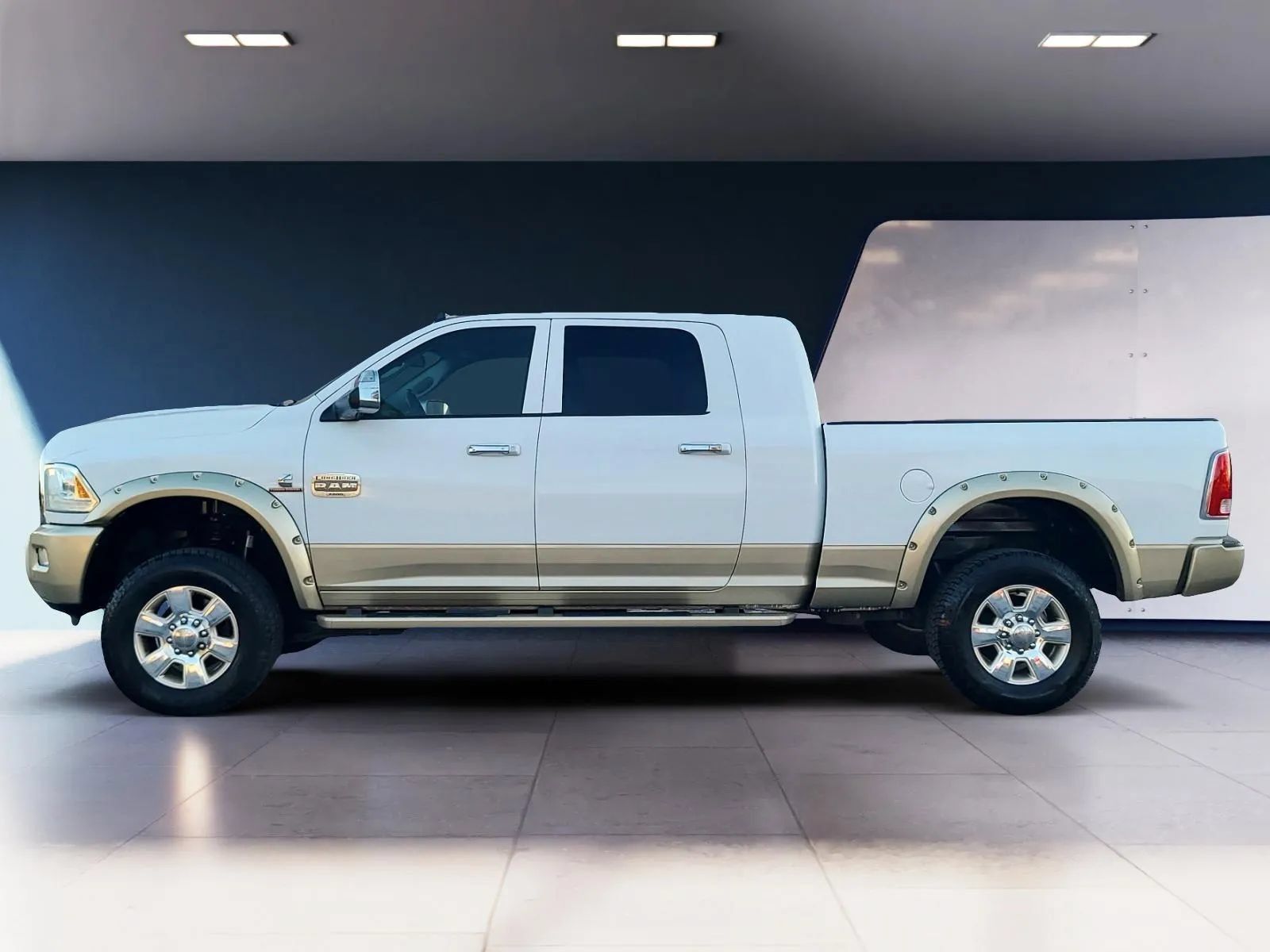 Used 2014 RAM 2500 Longhorn w/ Convenience Group AWD/4WD image 2