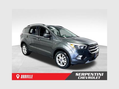 Used 2018 Ford Escape SE w/ SE Sync 3 Package AWD/4WD image 1