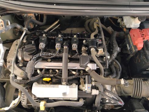 Used 2021 Nissan Versa S FWD image 30
