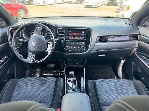Used 2018 Mitsubishi Outlander SE image 15