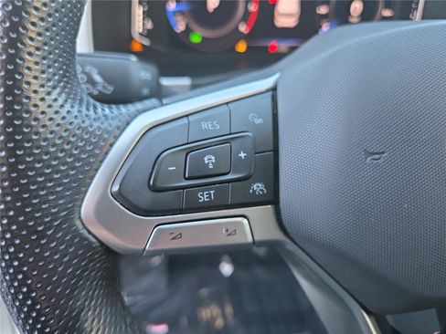 Used 2022 Volkswagen Atlas Cross Sport SEL R-Line image 19