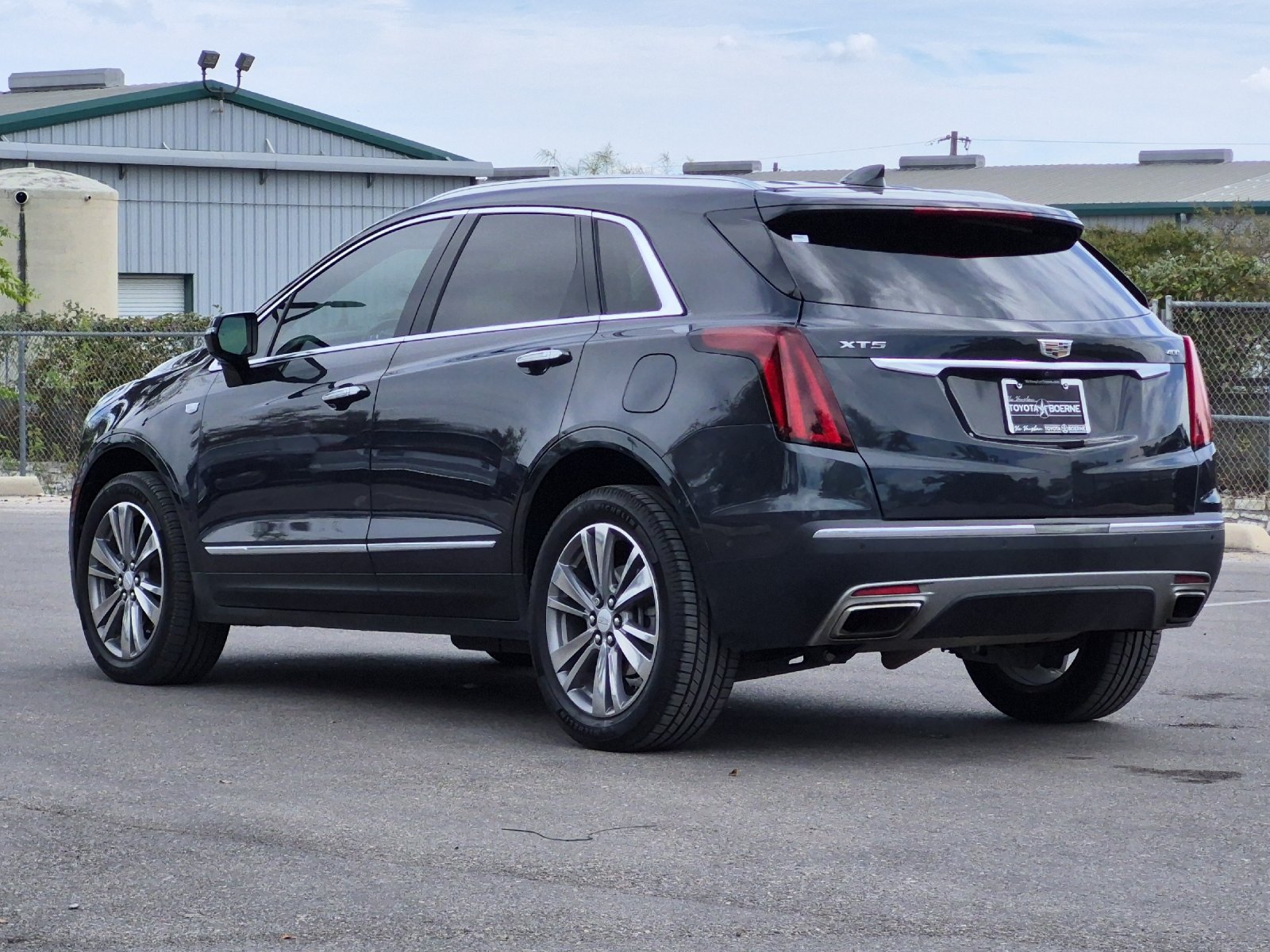 Used 2021 Cadillac XT5 Premium Luxury FWD image 3