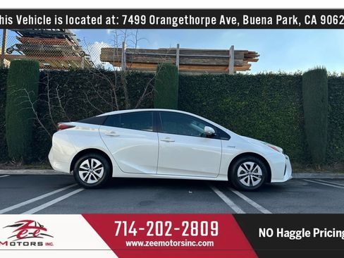 Used 2016 Toyota Prius Three image 6