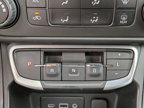 Used 2023 GMC Terrain SLE FWD image 18