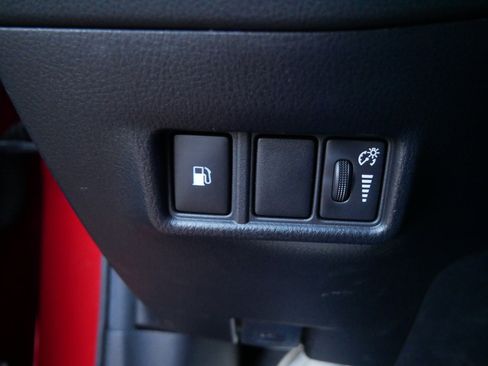 Used 2020 Toyota C-HR XLE image 26