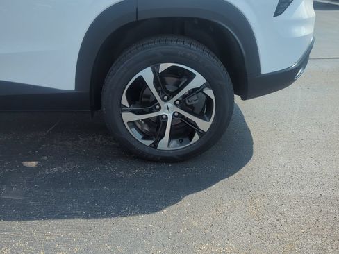 Certified 2024 Chevrolet Trax RS w/ Driver Confidence Package FWD image 11